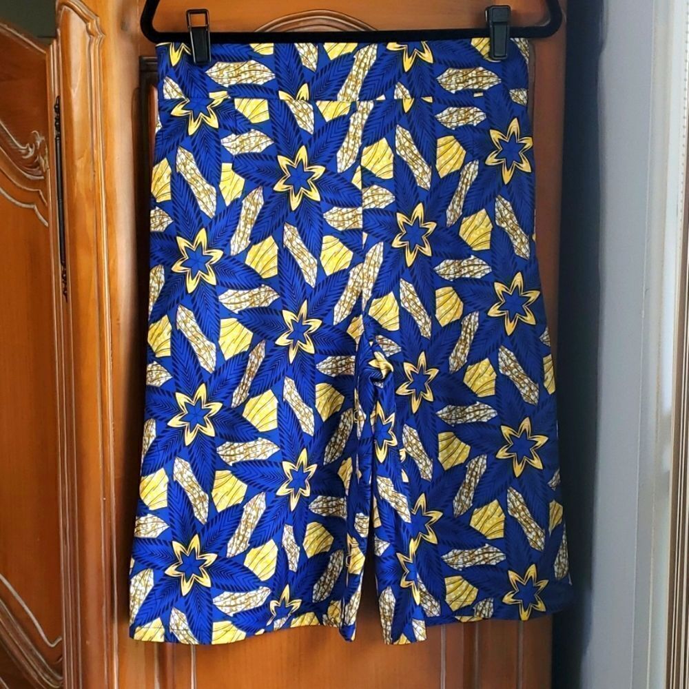 ESY STUDIO E, Bermuda shorts. Size large side zipper and elastic. Blue & yellow